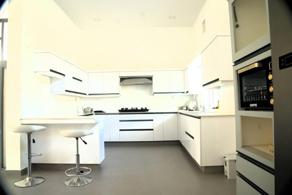 The Urban Getaway Villa Thiruvananthapuram Екстериор снимка