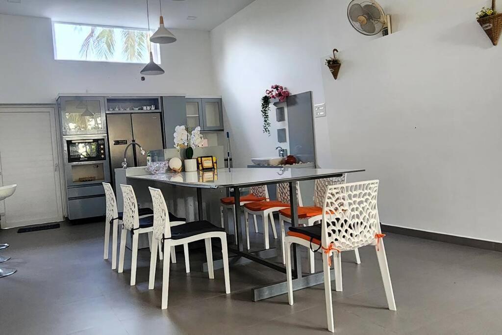 The Urban Getaway Villa Thiruvananthapuram Екстериор снимка